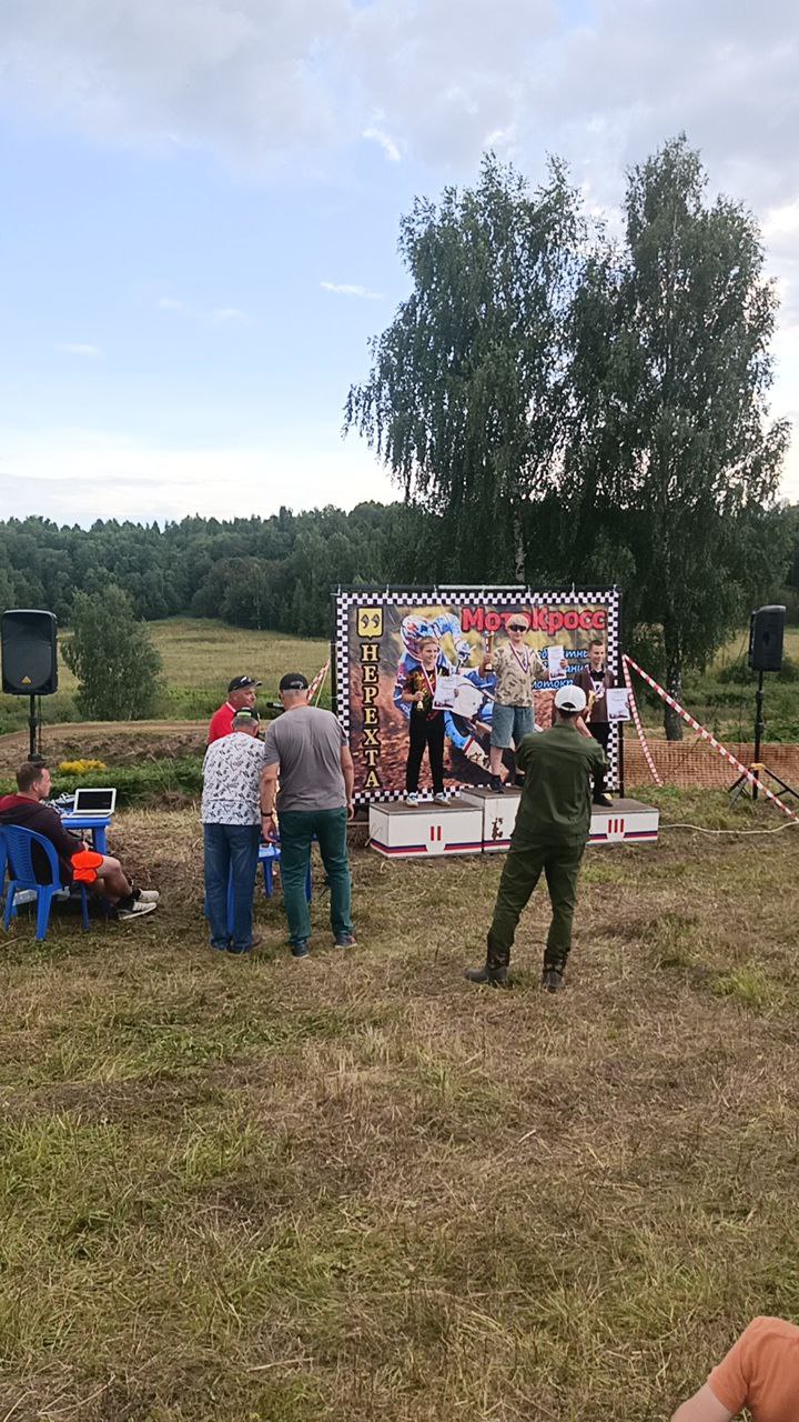 Фотоотчет с соревнований по мотокроссу в городе Кувшиново 2025 год. Награждения команды Hawks Team MX