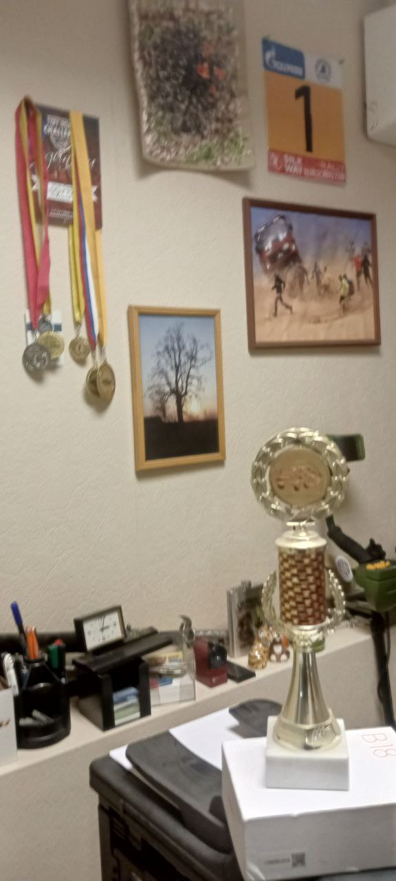 Награды мотогонщика в классе эндуро Дениса Лебедева из Ярославля команда Hawks Team MX